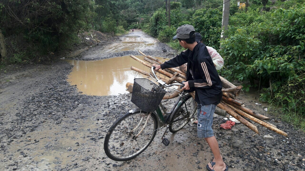 Đà Nẵng: Ám ảnh với 22 km đường ĐT 601 biến thành ao sau mưa lớn - Ảnh 12.