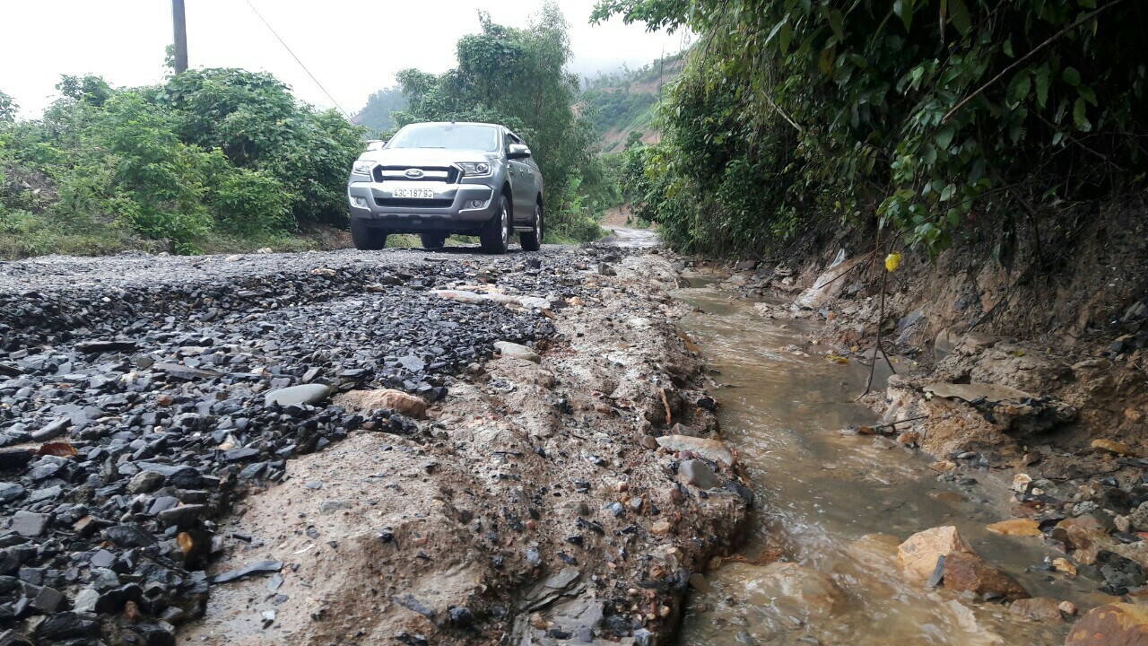 Đà Nẵng: Ám ảnh với 22 km đường ĐT 601 biến thành ao sau mưa lớn - Ảnh 15.