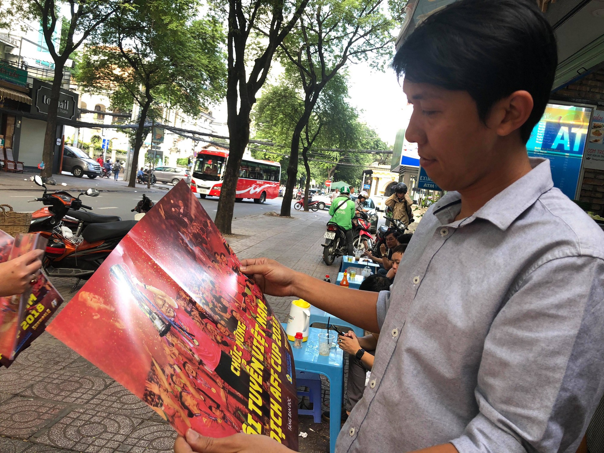 Độc giả thích thú với poster mừng Việt Nam vô địch AFF Cup - Ảnh 10.