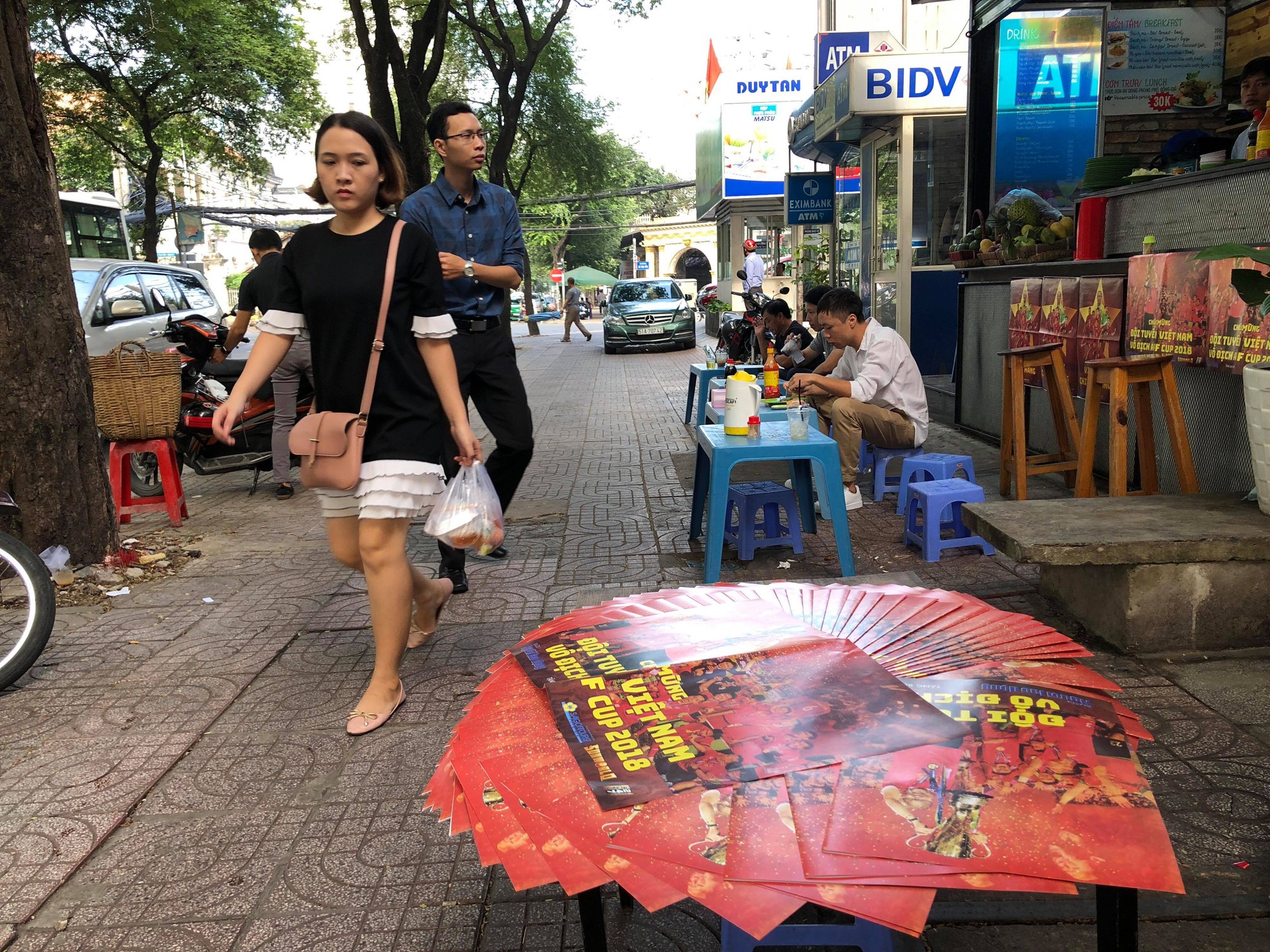 Độc giả thích thú với poster mừng Việt Nam vô địch AFF Cup - Ảnh 8.