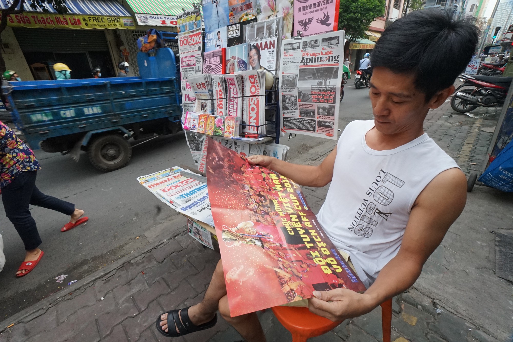 Độc giả thích thú với poster mừng Việt Nam vô địch AFF Cup - Ảnh 13.