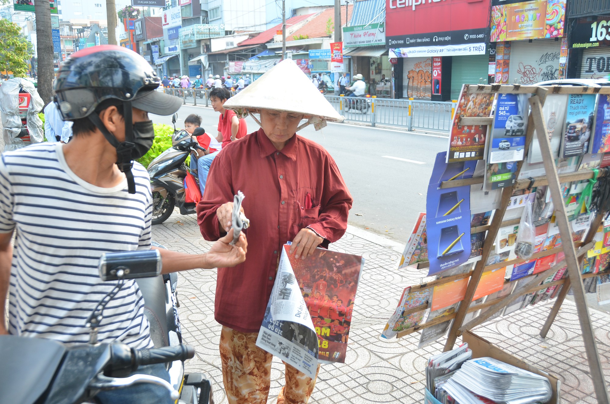 Độc giả thích thú với poster mừng Việt Nam vô địch AFF Cup - Ảnh 3.