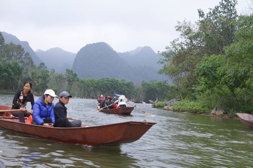 Xây dựng khu du lịch tâm linh chùa Hương: Không hợp lý, trái luật? - Ảnh 1.