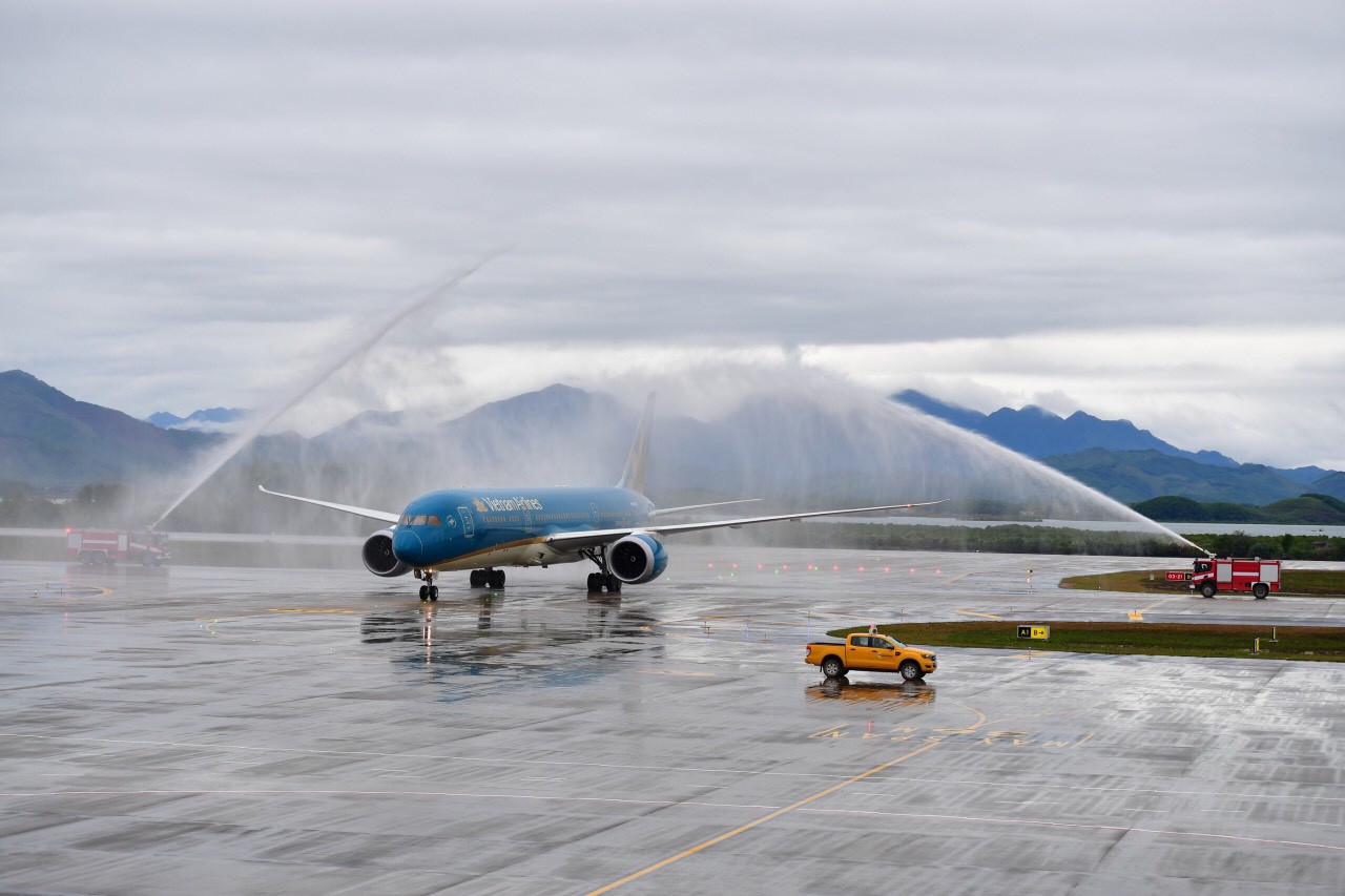 Khai trương sân bay quốc tế Vân Đồn, đón siêu máy bay Boeing 787 từ TP HCM - Ảnh 3.