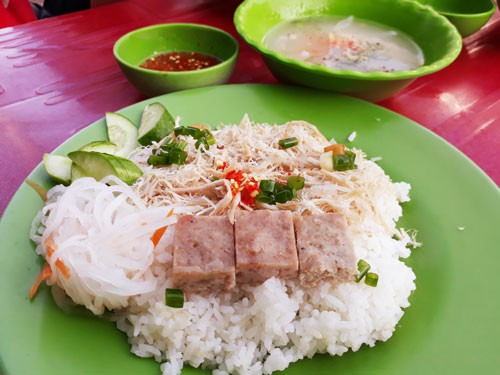 Cơm tấm ăn với... bánh canh - Ảnh 1.