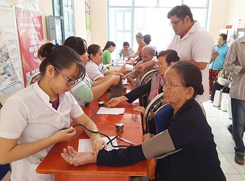 VWS cùng chung tay chăm lo cho người nghèo ở Bình Chánh - Ảnh 2.