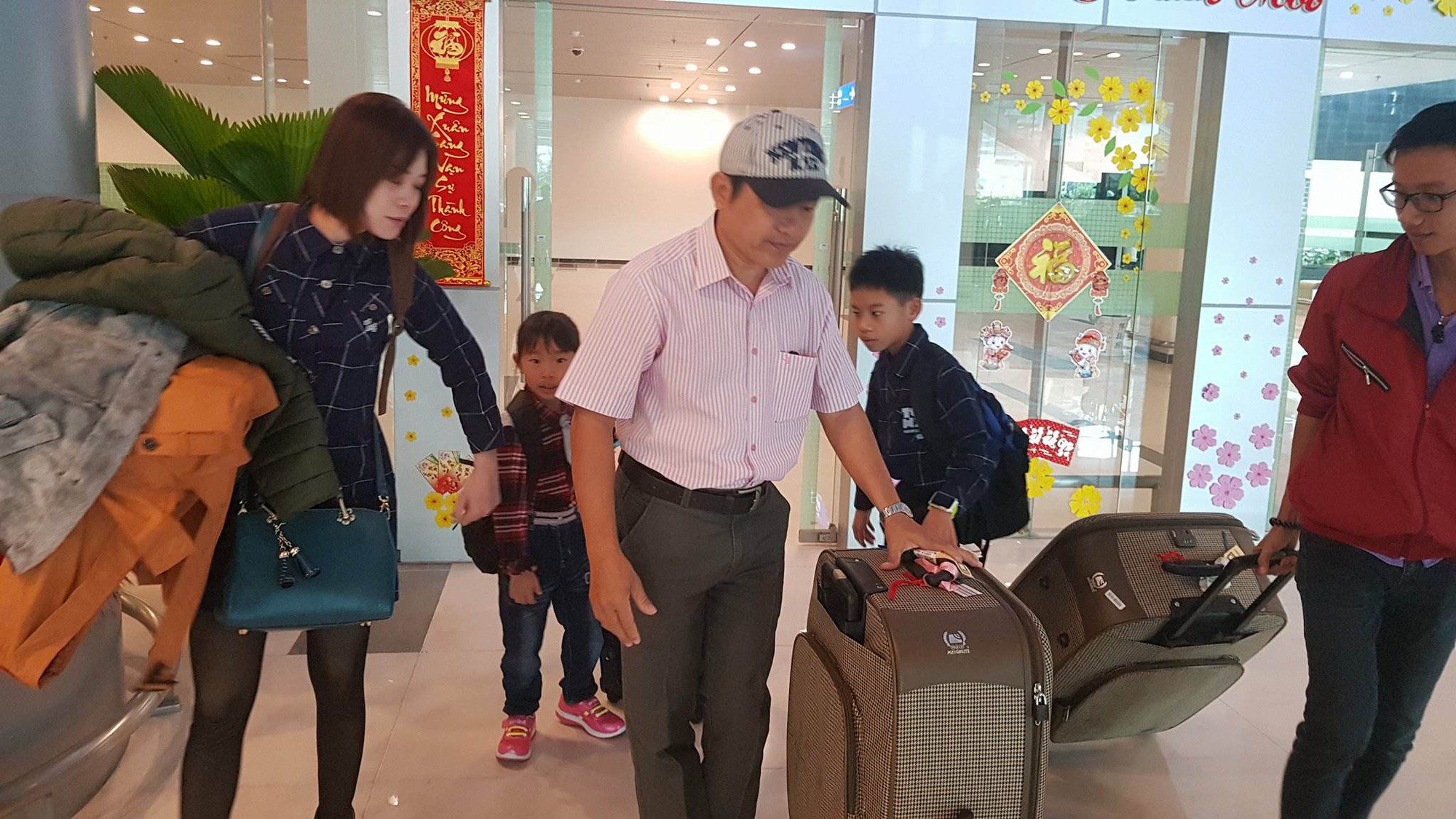 Gia đình xúc động đón cô dâu Việt từ Đài Loan về quê ăn Tết - Ảnh 9.