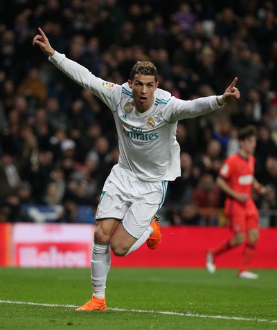 Hat-trick Ronaldo đưa Real Madrid trở lại đường đua - Ảnh 4.