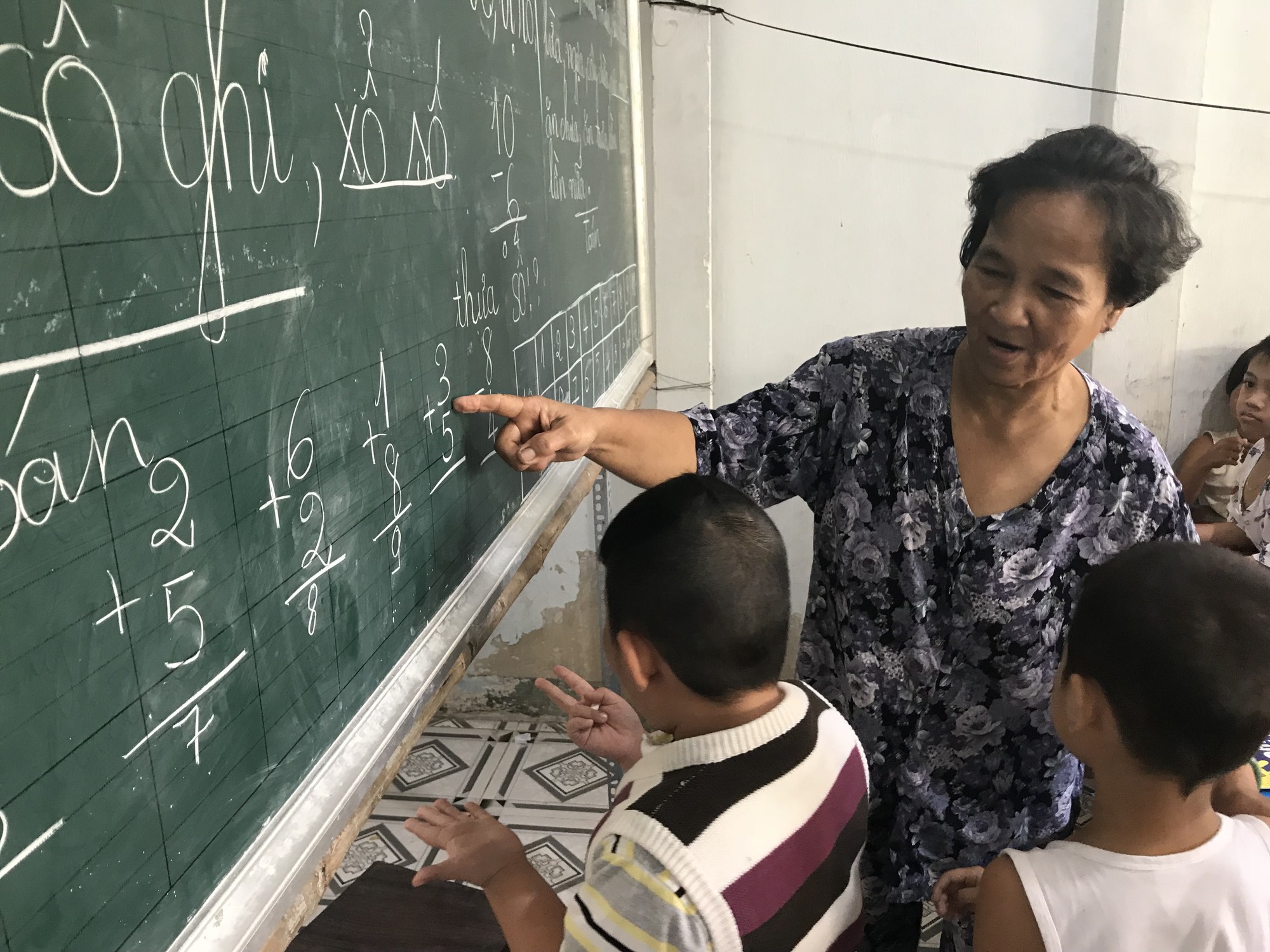 Cô giáo 40 năm dạy chữ miễn phí cho trẻ nghèo - Ảnh 3.