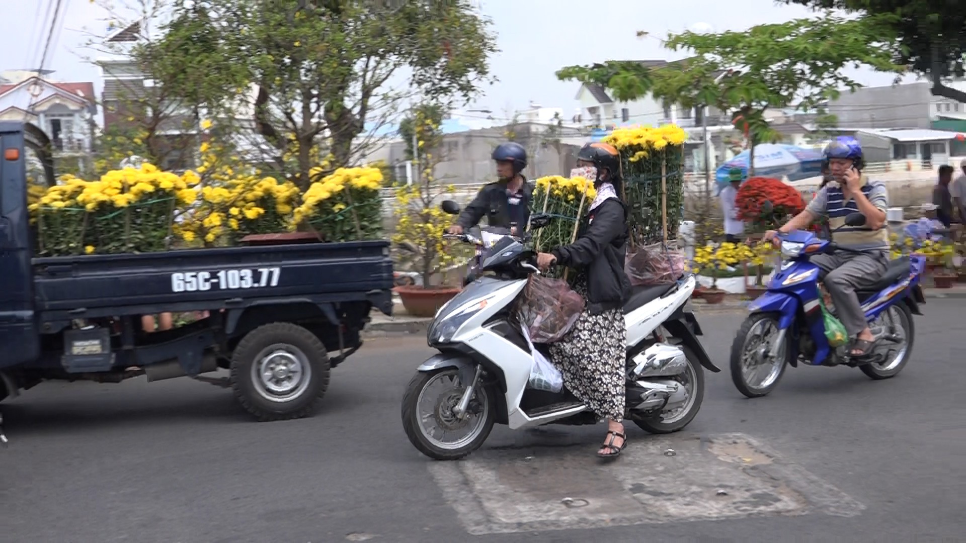 Người bán hoa kiểng ở miền Tây thà chở về chứ không bán rẻ như cho - Ảnh 15.