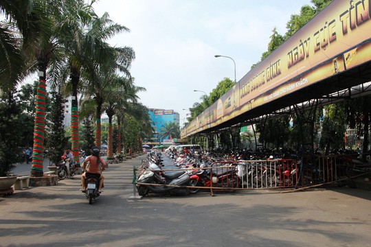 30 tháng chạp: Bến xe vắng hoe, sân bay Tân Sơn Nhất vẫn đông nghẹt - Ảnh 4.