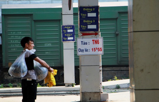 30 tháng chạp: Bến xe vắng hoe, sân bay Tân Sơn Nhất vẫn đông nghẹt - Ảnh 6.