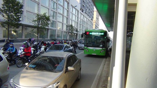 Đề xuất các phương tiện đi vào làn BRT từ nửa đêm đến rạng sáng - Ảnh 1.