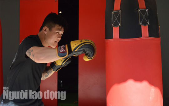 Nam vương boxing Việt chờ ngày giao đấu với võ sư Flores - Ảnh 1.
