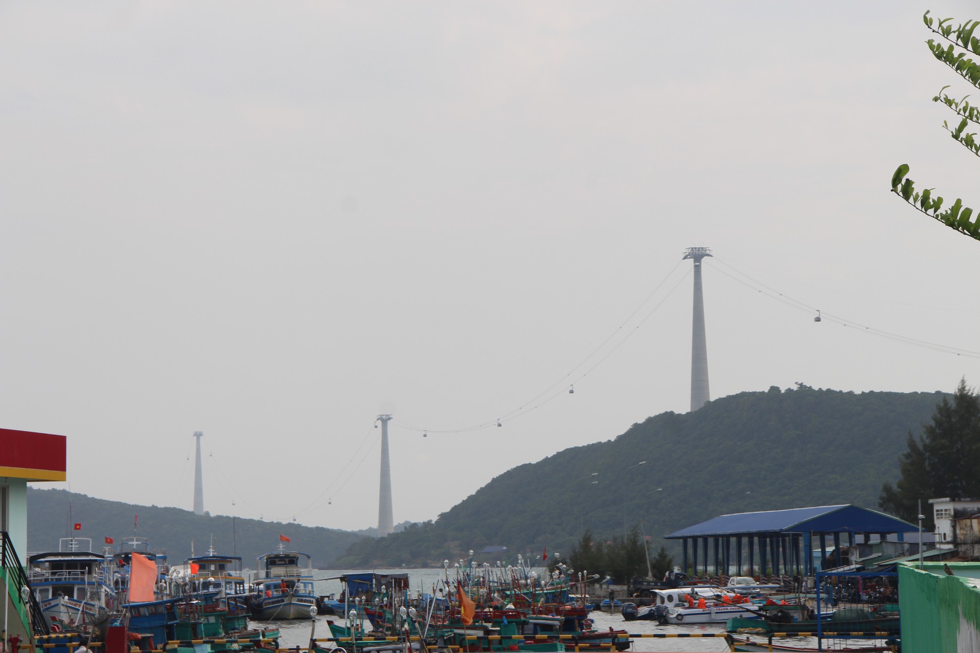 Ngắm cáp treo dài nhất thế giới tại Phú Quốc ngày khánh thành - Ảnh 5.
