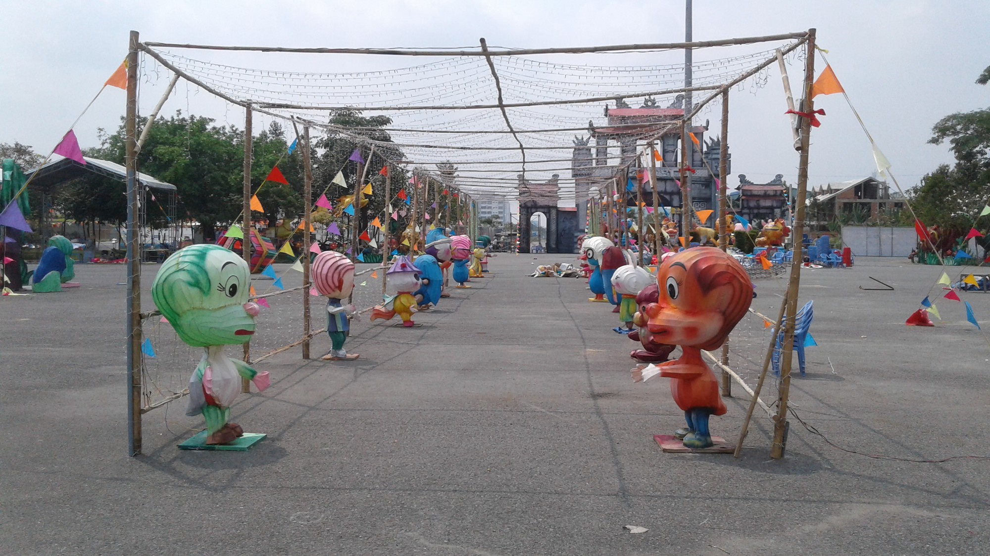 Tết này, người Cần Thơ đã mắt với lễ hội đèn lồng khổng lồ - Ảnh 2.