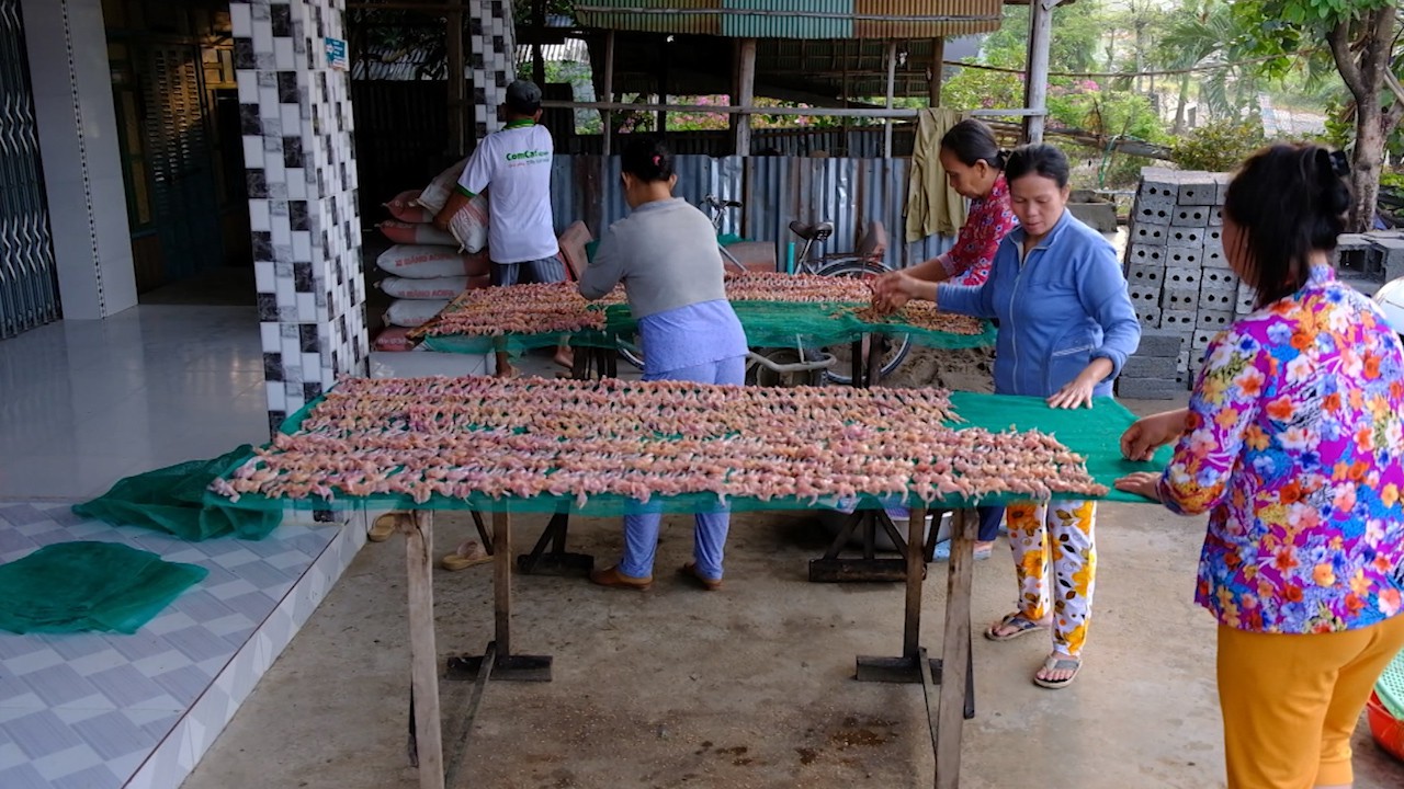 Giáp Tết, vũ nữ chân dài... lên ngôi! - Ảnh 6.