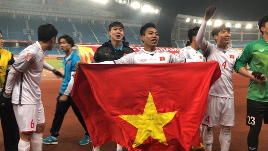 Vietnam Airlines bao trọn gói người thân U23 Việt Nam sang Trung Quốc xem chung kết - Ảnh 1.