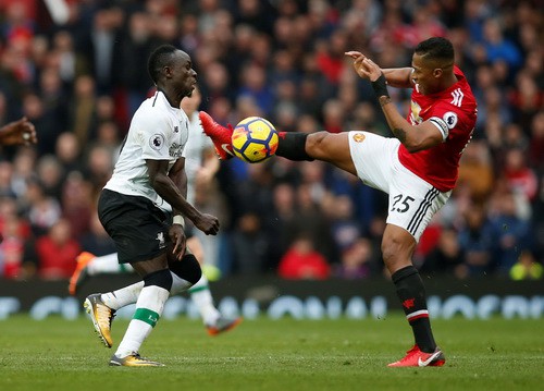 M.U - Liverpool 2-1: Klopp chê trọng tài, Mourinho đá xéo bình luận viên - Ảnh 3.