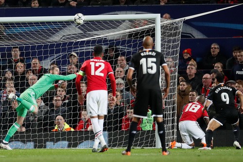 Chàng lùn Ben Yedder kéo sập pháo đài Old Trafford - Ảnh 5.