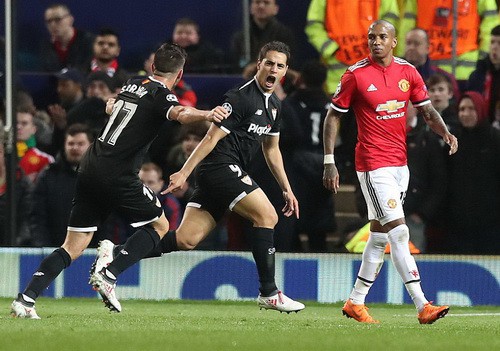 Chàng lùn Ben Yedder kéo sập pháo đài Old Trafford - Ảnh 6.