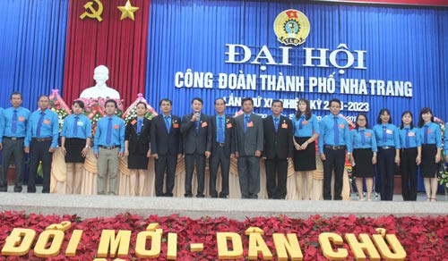 Ông Ngô Anh Duyệt tái đắc cử Chủ tịch LĐLĐ TP Nha Trang - Ảnh 1.