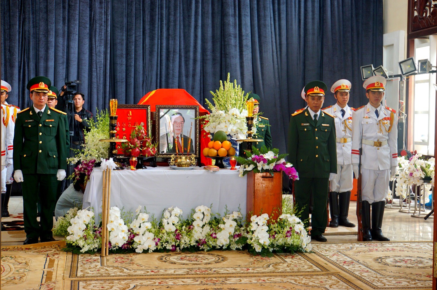 Nguyên Thủ tướng Nguyễn Tấn Dũng tham gia chuẩn bị lễ tang cố Thủ tướng Phan Văn Khải - Ảnh 1.