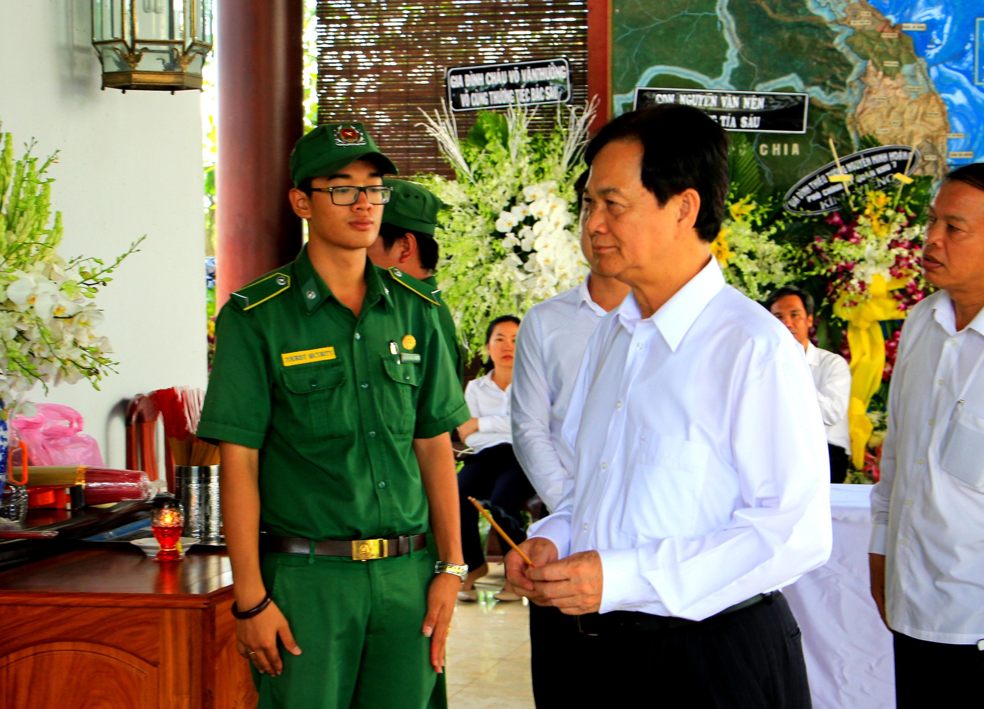 Nguyên Thủ tướng Nguyễn Tấn Dũng tiễn biệt cố Thủ tướng Phan Văn Khải - Ảnh 2.