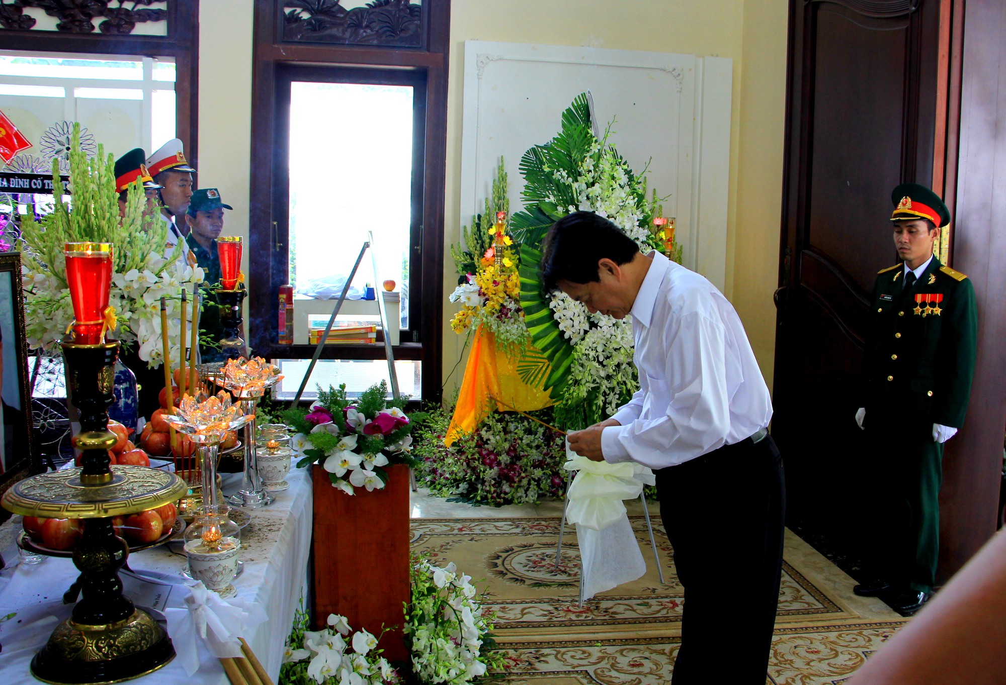 Nguyên Thủ tướng Nguyễn Tấn Dũng tiễn biệt cố Thủ tướng Phan Văn Khải - Ảnh 3.