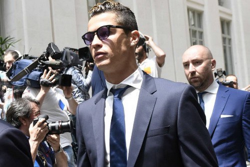 Ronaldo vung tiền nộp phạt, chạy án tù cáo buộc trốn thuế - Ảnh 2.