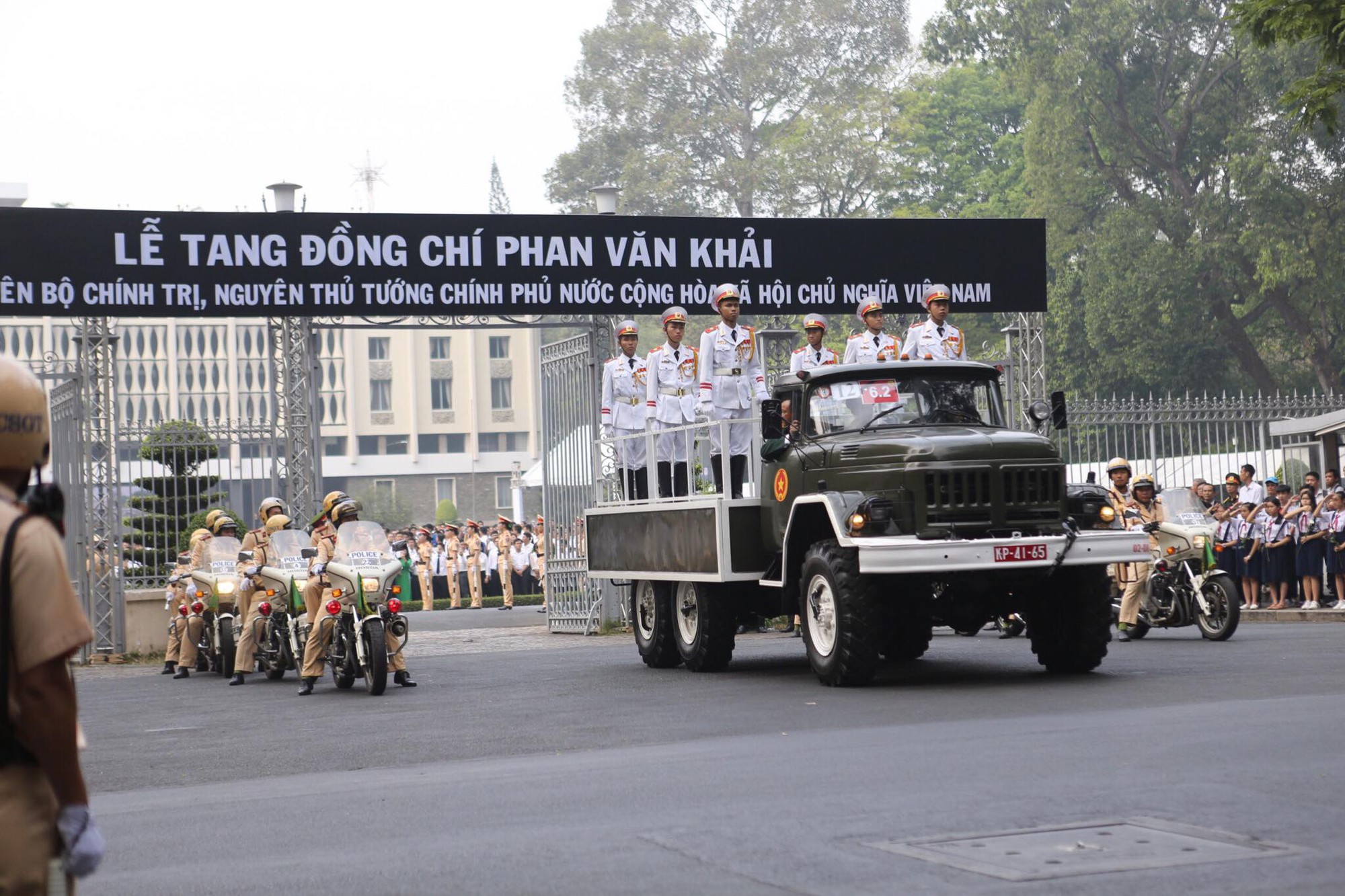 Cố Thủ tướng Phan Văn Khải đang trên đường về đất mẹ - Ảnh 28.