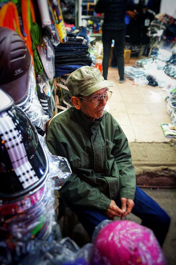 Nghệ sĩ khắc khổ Trần Hạnh gần 90 tuổi vẫn bán xăng, bán hàng - Ảnh 9.