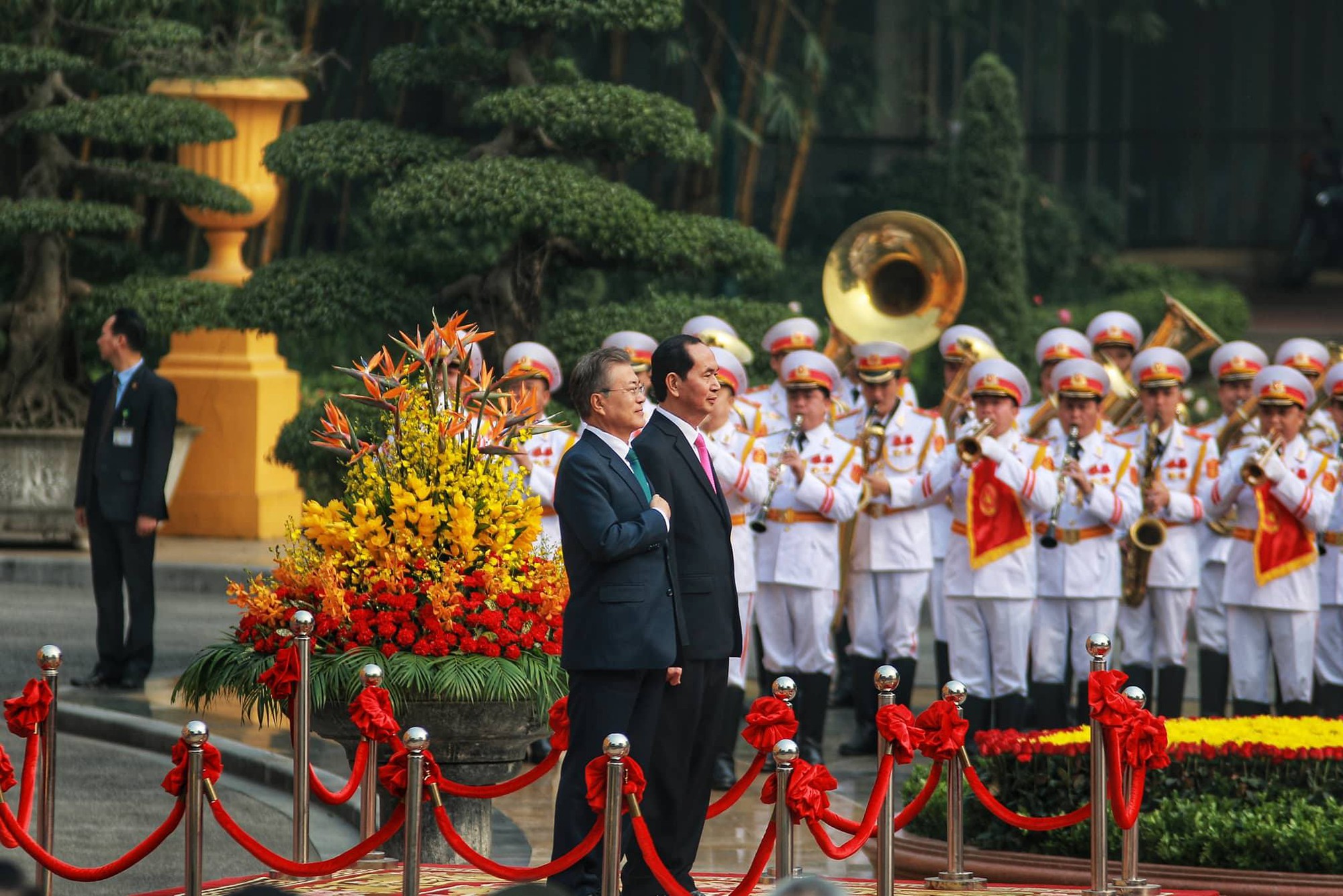 Cận cảnh lễ đón Tổng thống Hàn Quốc Moon Jae In tại Phủ chủ tịch - Ảnh 1.