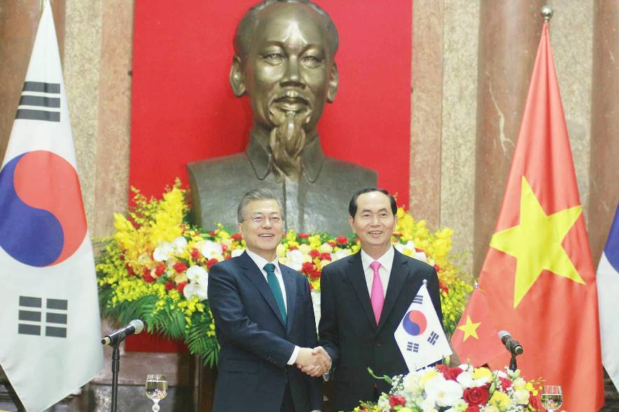 Tổng thống Moon Jae In cam kết các biện pháp bảo vệ cô dâu Việt - Ảnh 1.