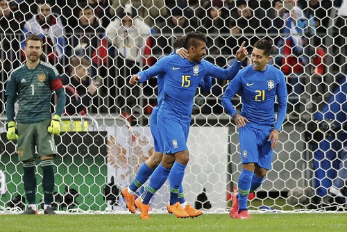 Sao Barca tỏa sáng, Brazil đè bẹp chủ nhà World Cup ở Moscow - Ảnh 4.