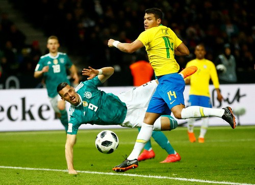 Sao trẻ lập công, Brazil đòi nợ nhà vô địch World Cup - Ảnh 1.