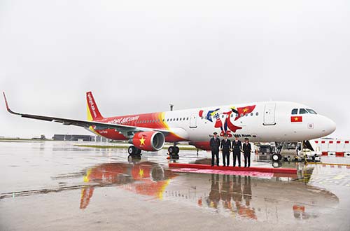 Vietjet nhận bàn giao máy bay mang biểu tượng 45 năm quan hệ Việt - Pháp - Ảnh 1. Vietjet nhận bàn giao máy bay mang biểu tượng 45 năm quan hệ Việt - Pháp - Ảnh 1.