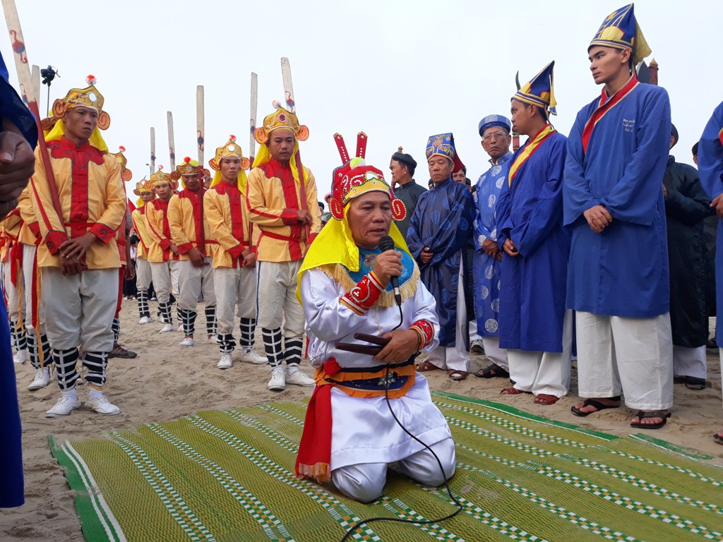 Độc đáo lễ hội cầu ngư đầu năm của ngư dân Đà Nẵng - Ảnh 2.