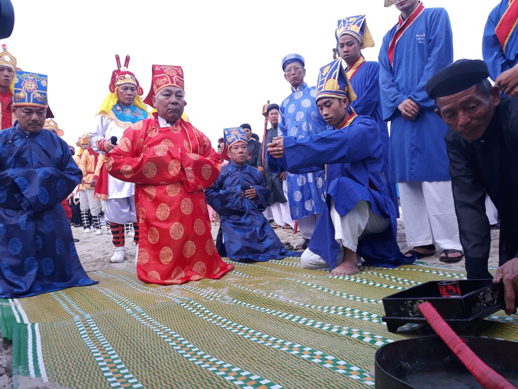 Độc đáo lễ hội cầu ngư đầu năm của ngư dân Đà Nẵng - Ảnh 6.