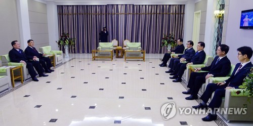 Ông Kim Jong-un ăn tối với phái đoàn Hàn Quốc - Ảnh 2.