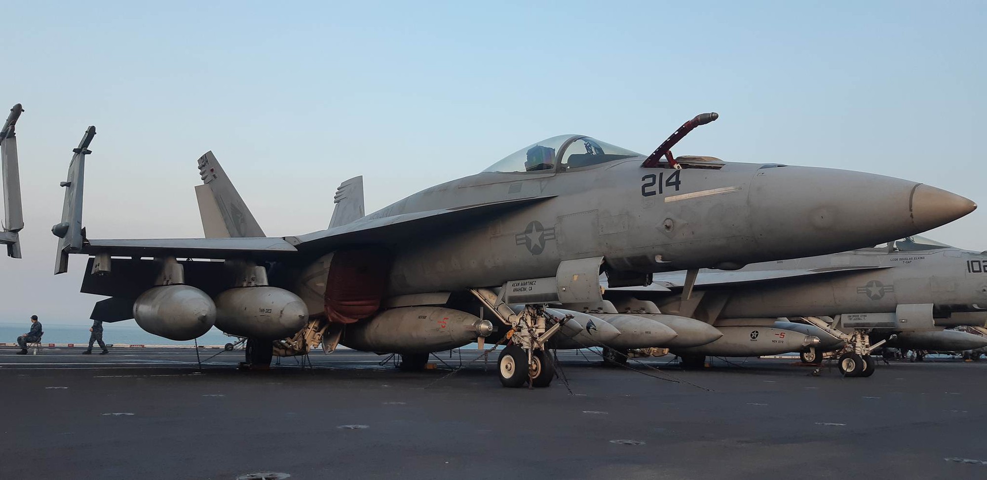 Ngắm dàn máy bay khủng trên tàu sân bay USS Carl Vinson - Ảnh 10.