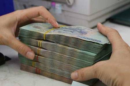 Nhiều người vay mua nhà vỡ nợ nếu lãi suất tăng 2% - Ảnh 1.