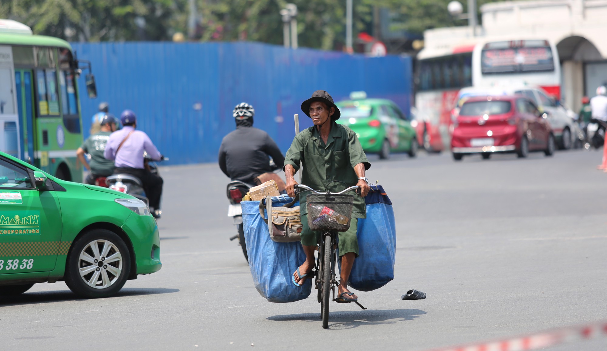 Nhiệt độ ở Sài Gòn lên đến 39 độ C, kéo dài đến tháng 5 - Ảnh 4.