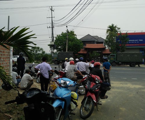 Giang hồ bảo kê buôn gỗ vùng biên - Ảnh 1.