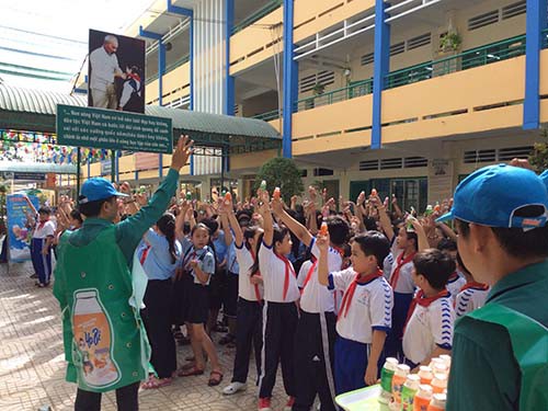 Nước uống không gaz Bidrico đã vào trường học - Ảnh 1.