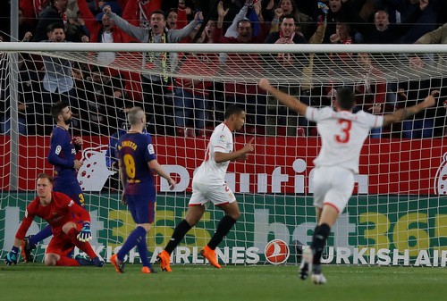 Siêu nhân Messi cứu thua phút 89, Barcelona thoát hiểm ở Sevilla - Ảnh 4.
