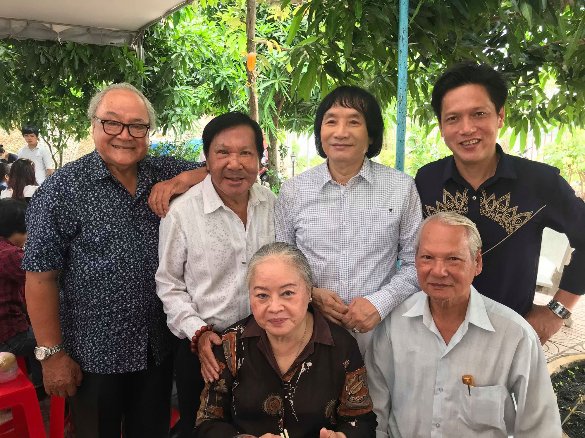 Minh Vương ca b&ecirc;n cầu dệt lụa tưởng nhớ Thanh Sang trong ng&agrave;y giỗ đầu - Ảnh 7.