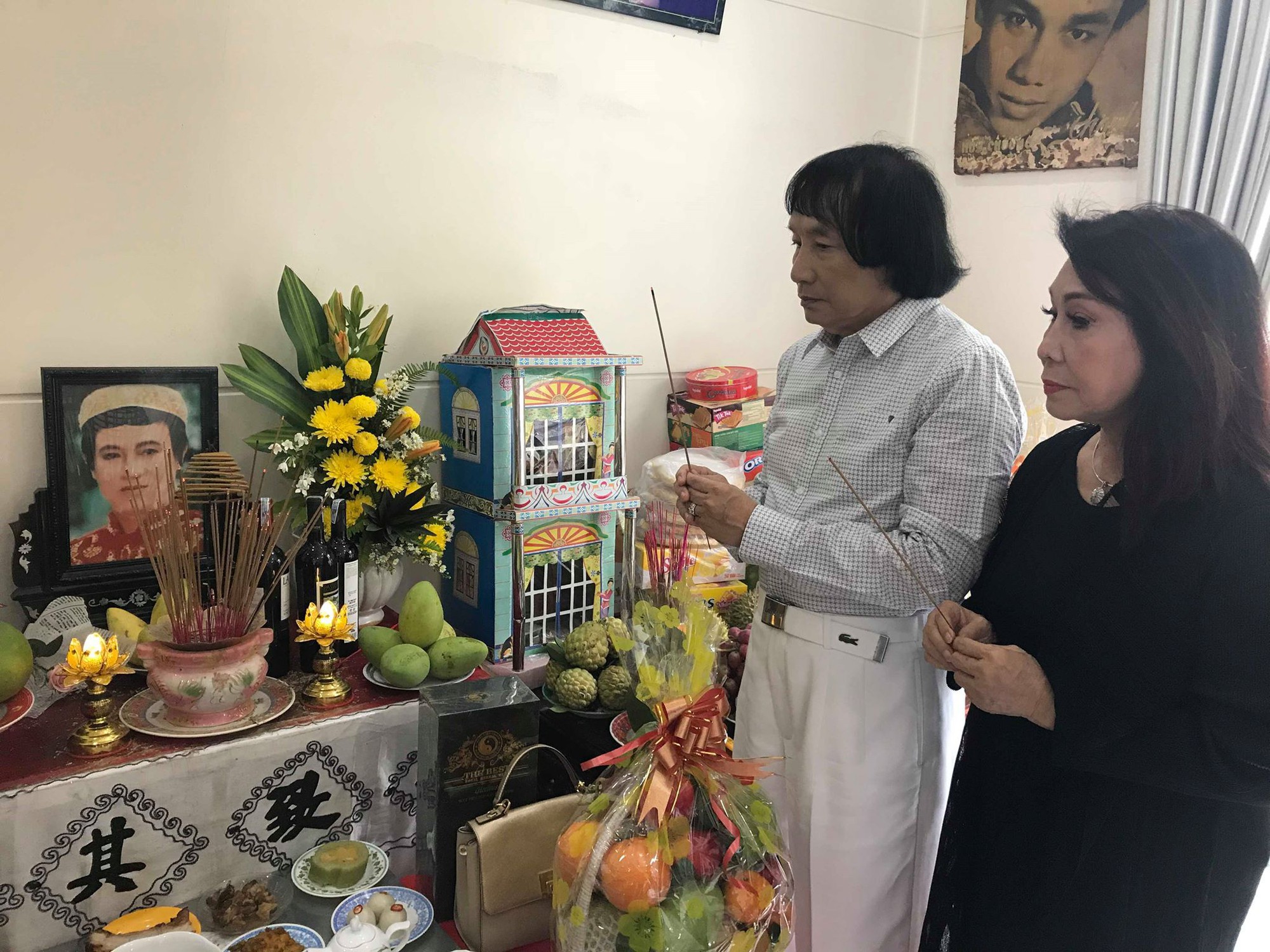 Minh Vương ca b&ecirc;n cầu dệt lụa tưởng nhớ Thanh Sang trong ng&agrave;y giỗ đầu - Ảnh 6.