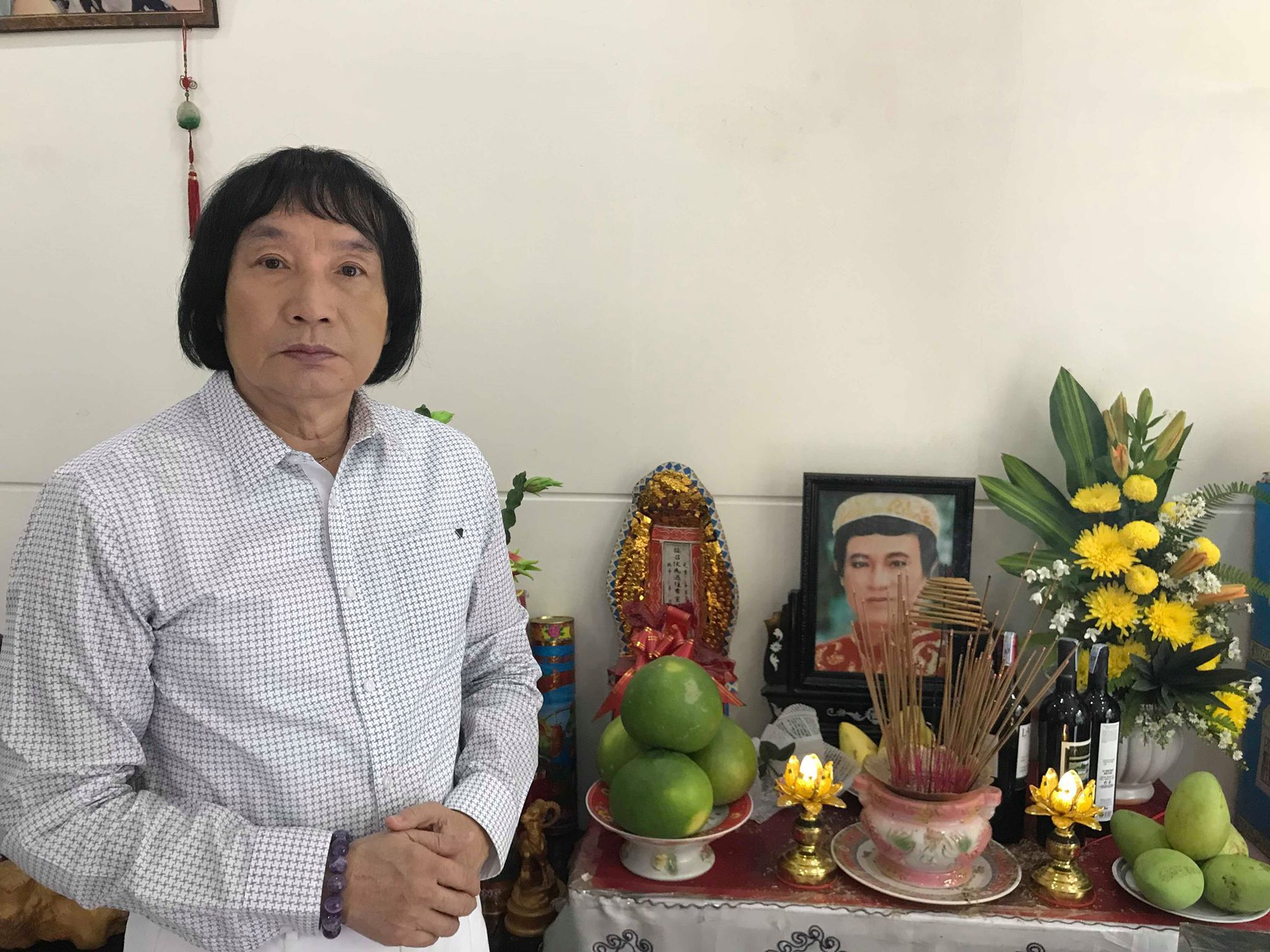 Minh Vương ca b&ecirc;n cầu dệt lụa tưởng nhớ Thanh Sang trong ng&agrave;y giỗ đầu - Ảnh 1.