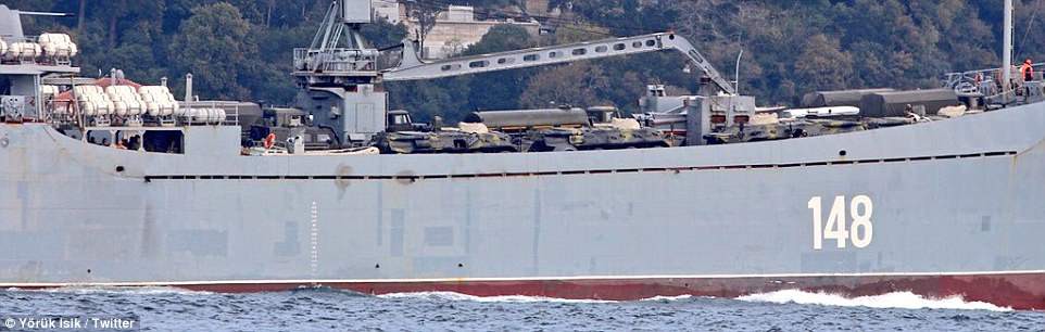 Tàu chiến Nga chở đầy khí tài tiến về Syria - Ảnh 2.